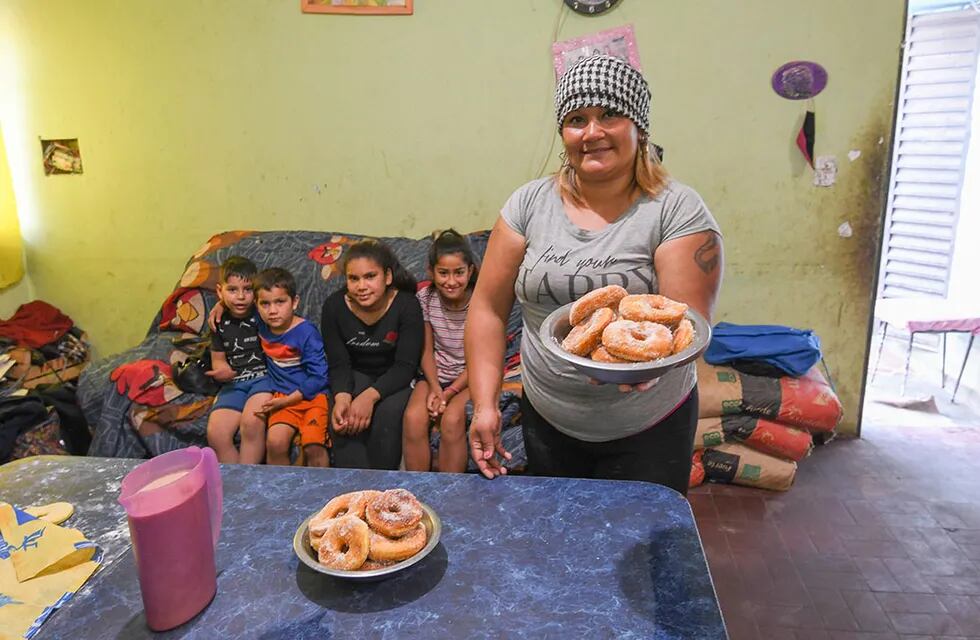 Noelia Poblete de 33 años es madre de 7 hijos y lleva adelante un merendero del barrio Pedro Molina de Guaymallén.