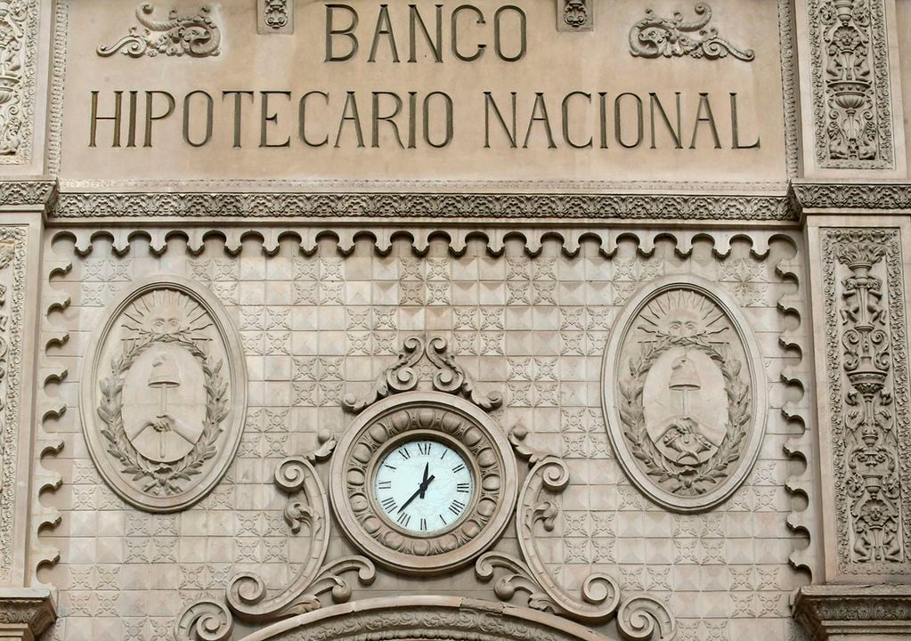 Reloj del ex Banco Hipotecario Nacional. Foto: Orlando Pelichotti