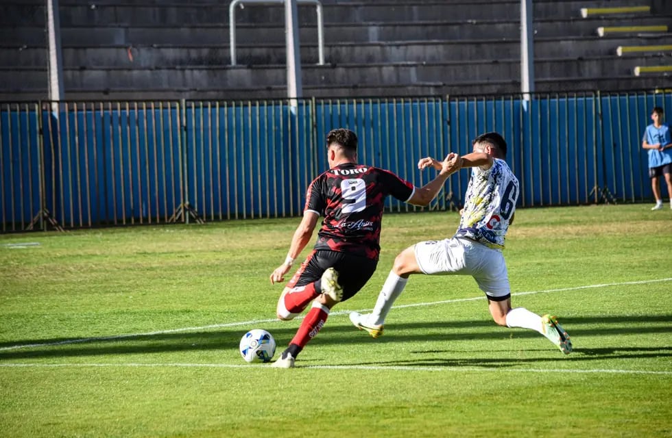 Huracán Las Heras perdió 1-0 en su visita a Juventud Unida de San Luis. / Gentileza.
