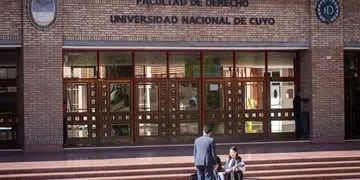 Arancelar la universidad para extranjeros: ¿cuántos estudiantes de otros países hay en la UNCuyo?. Foto: Ignacio Blanco / Los Andes