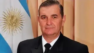 Polémico acto de entrega de medalla al exjefe naval que fue echado por el caso ARA San Juan: Marcelo Srur