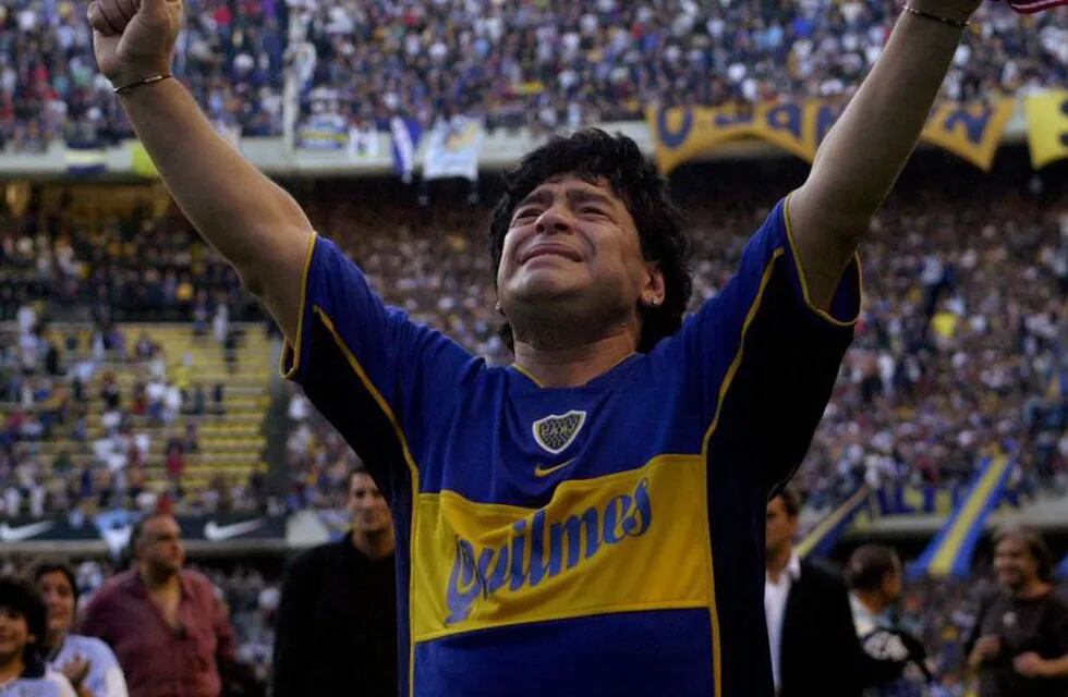 El recibimiento de Boca a Maradona en la Bombonera: bandera gigante, camiseta y plaqueta
