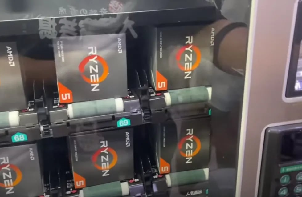 En Japón, las máquinas dispensadoras de bebidas o monedas ahora entregan microchips.
