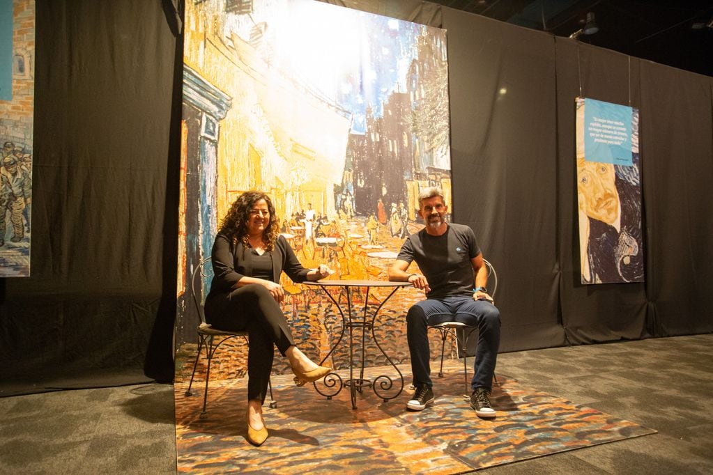 Ulpiano Suarez asistió a la inauguración de la muestra Van Gogh Inmersive Art Experience. Foto: Prensa Ciudad de Mendoza