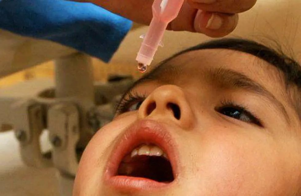 Un nene contrajo polio tras recibir la vacuna 