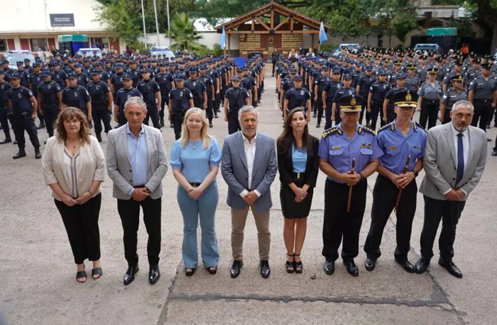 Alfredo Cornejo presentó a 140 nuevos efectivos policiales. Prensa Gobierno.