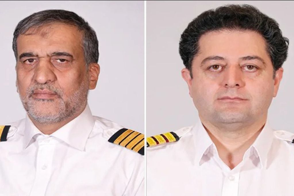 Gholamreza Ghasemi (izquierda), el piloto de la aeronave retenida en Ezeiza, junto al copiloto.