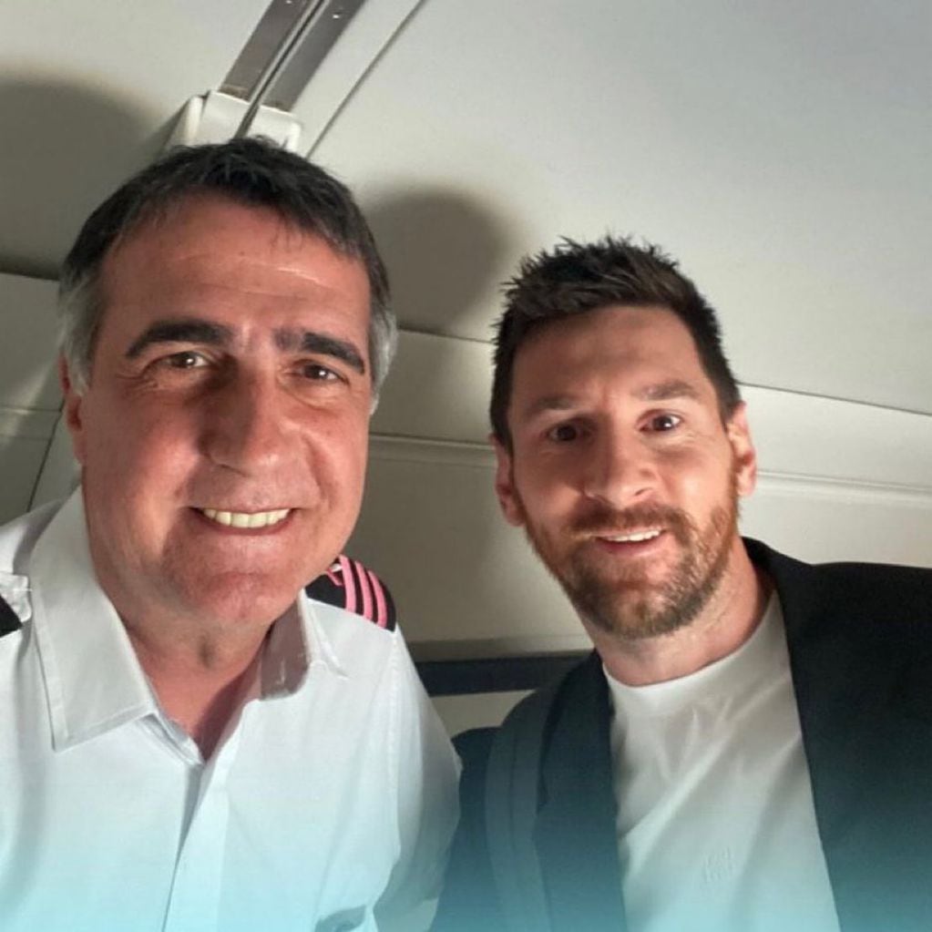 La foto que compartió el periodista de A24, Antonio Laje, junto a Messi.