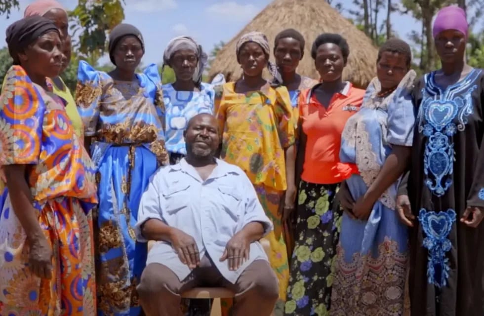 Un hombre de 67 años tiene la familia más extensa del mundo: 12 esposas, 102 hijos y 568 nietos.