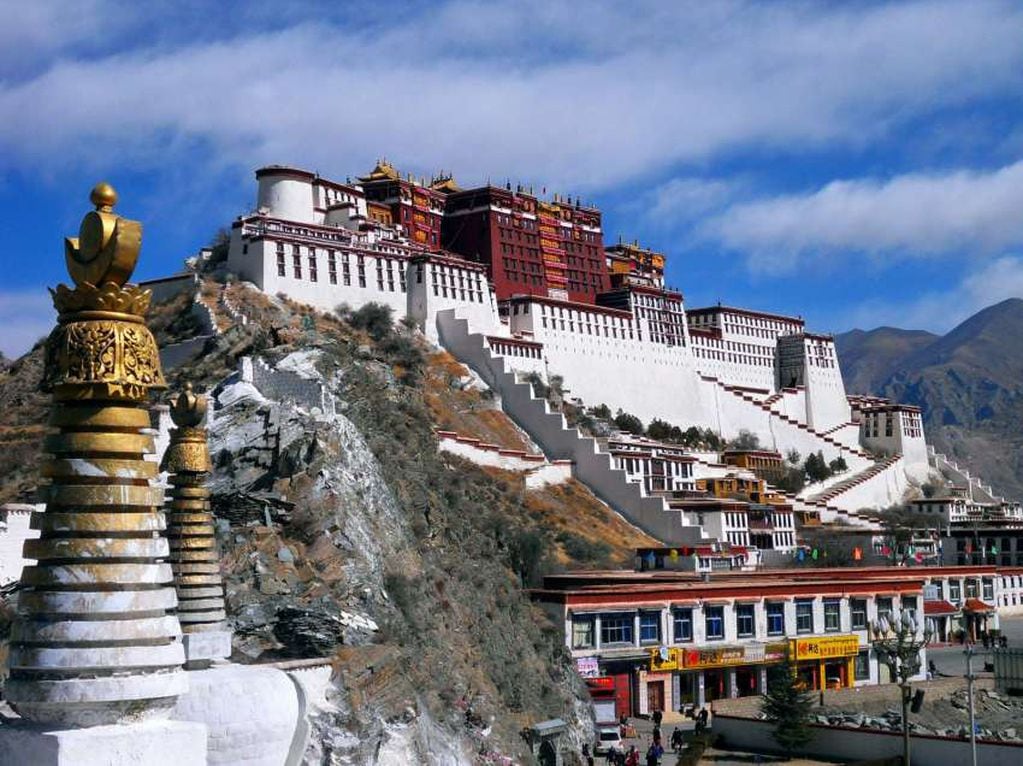 
Tíbet. ”El techo del mundo”, está dentro de un plan de modernización, pero el gobierno anunció que quiere proteger el patrimonio cultural y natural | Los Andes
   