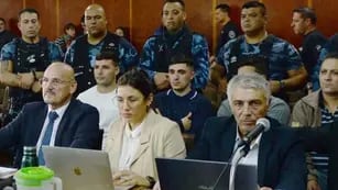 Los cuatro policías que están siendo juzgados en un juicio por jurados por la Masacre de San Miguel del Monte.