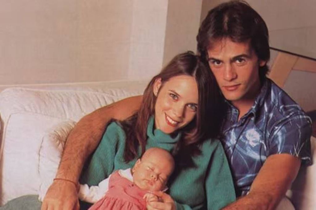 Valeria y Christian junto a su hija Camille