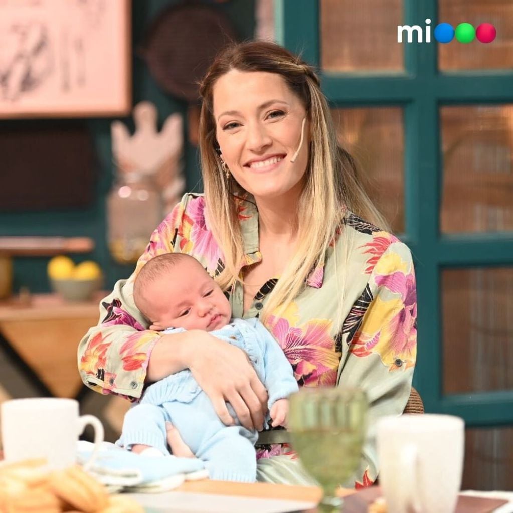 Mica Viciconte por primera vez en televisión con su hijo Luca Cubero