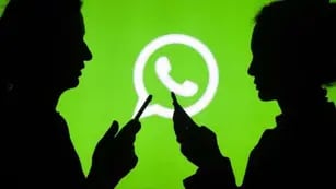 Cómo leer un mensaje de WhatsApp sin aparecer “en línea” ni marcar el visto.