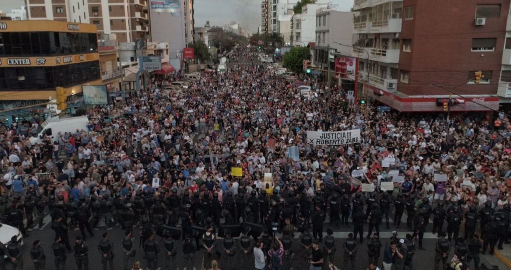 Masiva marcha contra la inseguridad en Ramos Mejía. (Foto: Clarín) 