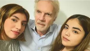 Alberto Ferriols junto a sus hijas Noelia y Bettina