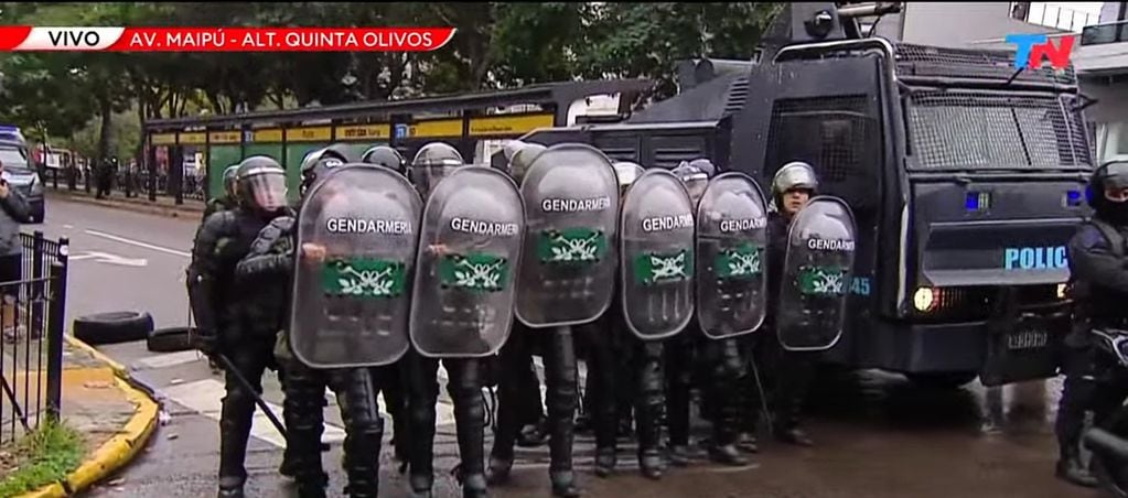 Gendarmería impidió el avance de la manifestación a la Quinta de Olivos. Foto: captura.