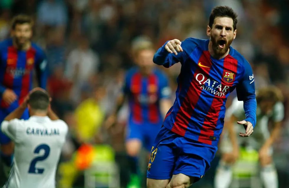 'Messi show', capítulo 500: la 'Pulga' le dio el triunfo al Barça sobre el Real en la última jugada. Camiseta histórica.
