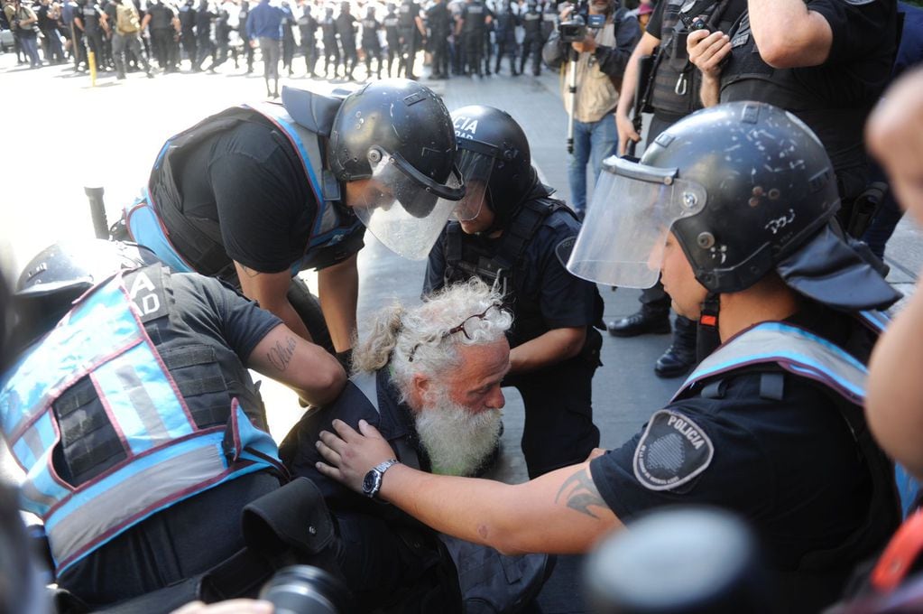 Hubo dos detenidos durante la marcha de piqueteros a Plaza de Mayo. Foto: Clarín