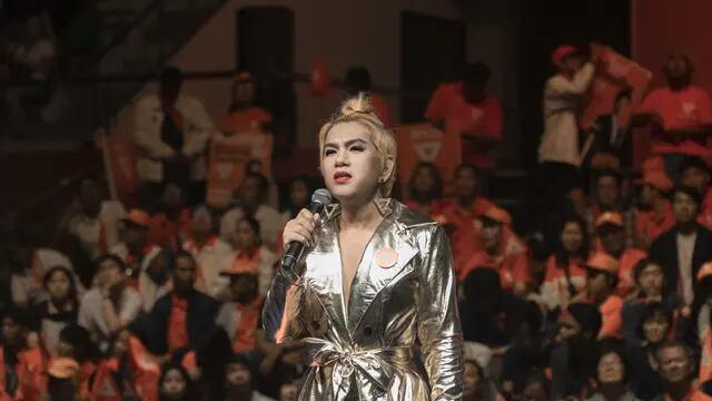 Echaron a la primera diputada trans de Tailandia