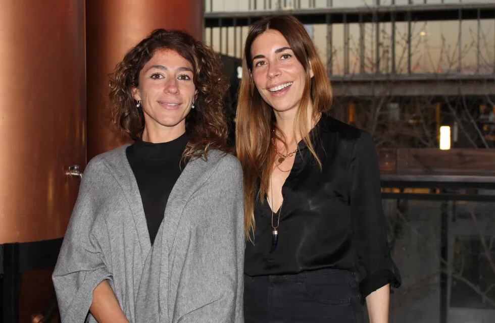 Laura Fares y Natalia Pizarro, creadoras de Pisco Calavera.