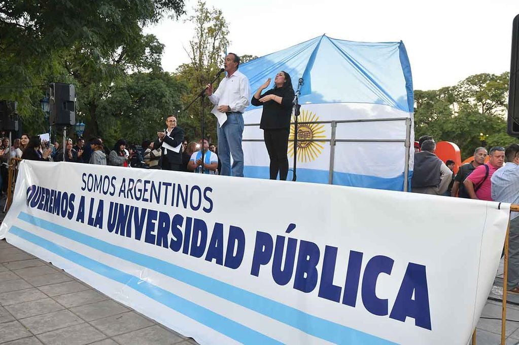 Más de 40 mil personas se movilizaron en Mendoza  en defensa a la educación pública Foto: Archivo José Gutierrez / Los Andes 