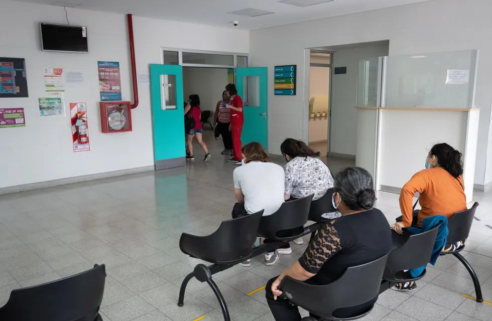 En el Ministerio de Salud provincial confirman la tendencia al aumento. En pacientes ambulatorios, la positividad aumenta desde fines de julio. | Foto: Ignacio Blanco / Los Andes