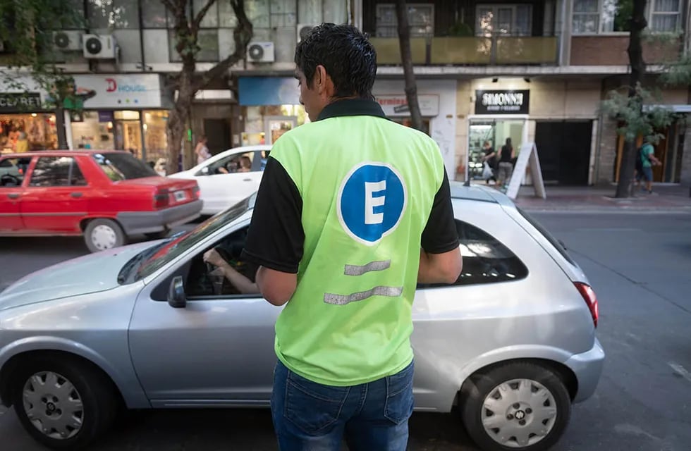 Aumenta de 30 a 40 pesos la media hora de estacionamiento medido en la Ciudad de Mendoza. Foto: Ignacio Blanco / Los Andes