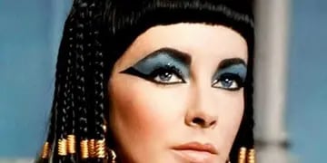 Elizabeth Taylor como Cleopatra en el filme de 1963 (IMDB)