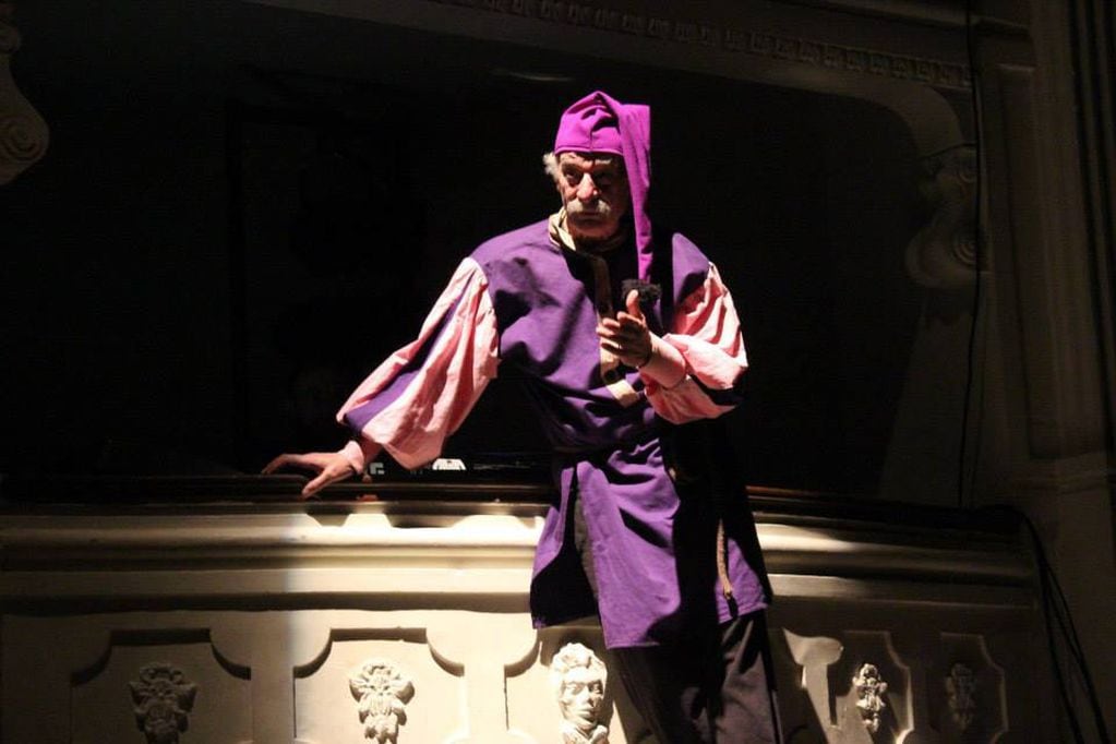Ernesto Suárez, en una de sus obras en el Teatro Independencia.