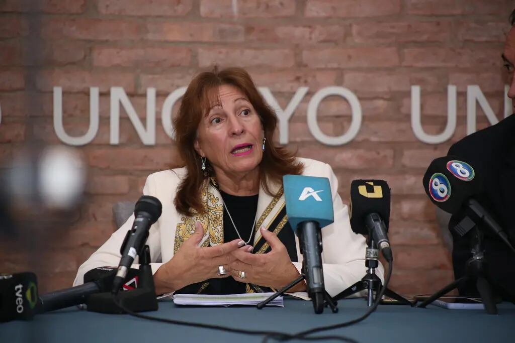 La rectora de la UNCuyo, Esther Sánchez.