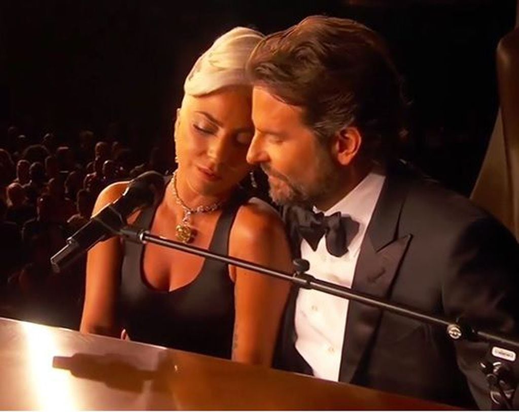 
    Emocionante: la presentación en vivo de Lady Gaga junto a Bradley Cooper
   