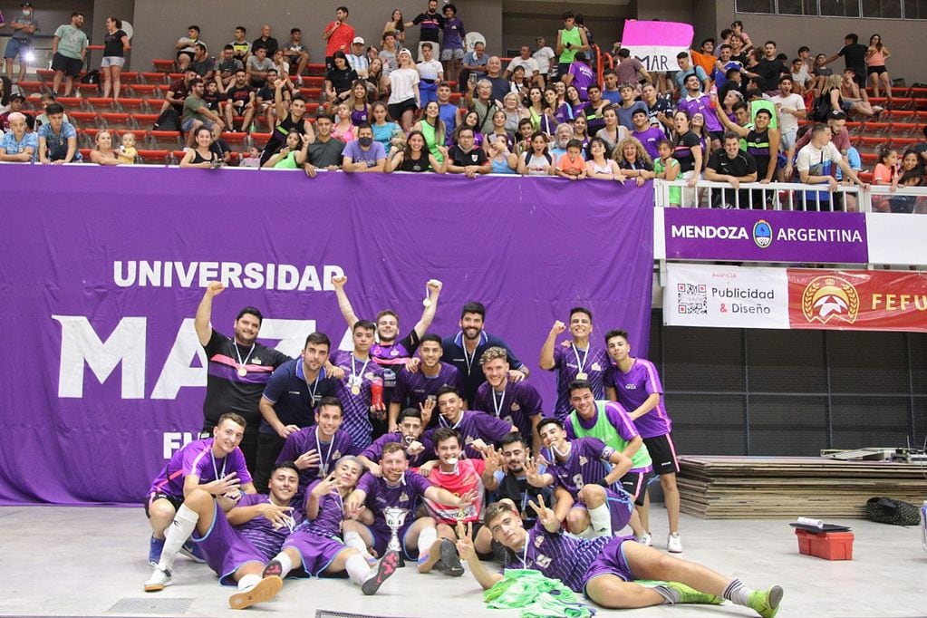 La Universidad Maza, campeón de la C en el torneo de Futsal.  /Gentileza Fefusa