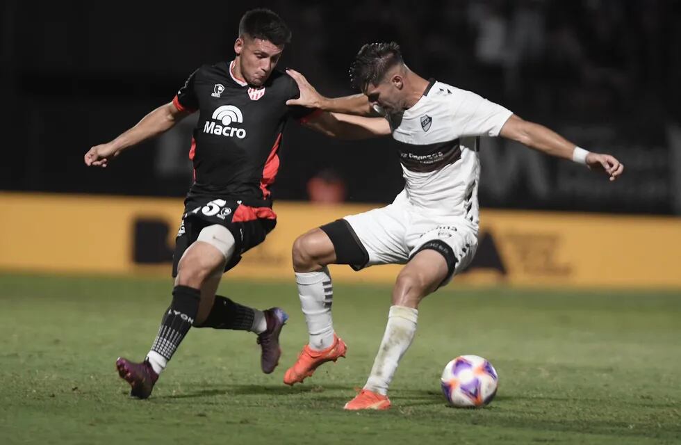 Instituto cayó derrotado 1 a 0 en su visita a Platense en uno de los cuatro encuentros de este viernes en el inicio de la décima fecha de la Liga Profesional de Fútbol (LPF). / Federico López (Gentileza).
