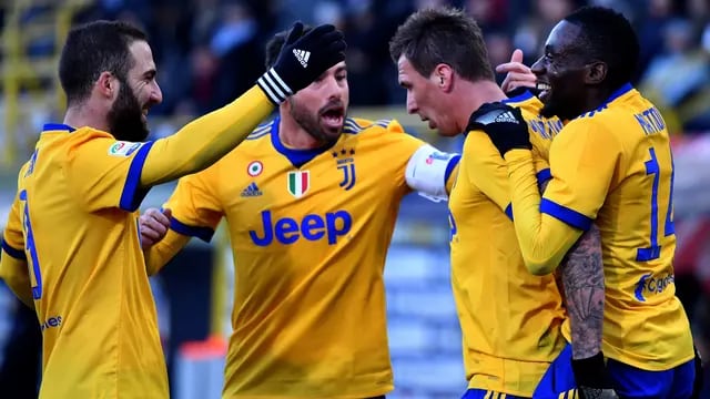 La Vecchia Signora venció por 3-0 y se le acercó al líder Nápoli (por una unidad) y superó al Inter.