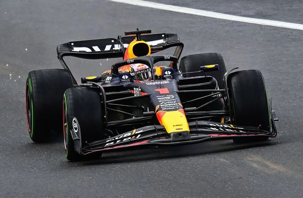 El equipo Aston Martin con Fernando Alonso a la cabeza, llega con modificaciones a Italia.