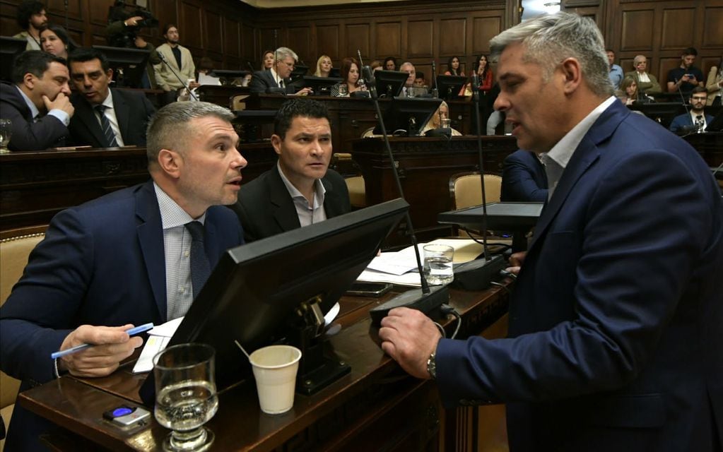 Debate del Presupuesto en la Cámara de Diputados. Diego Costarelli y Germán Gómez. Orlando Pelichotti / Los Andes