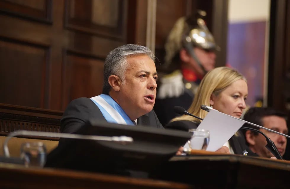 El gobernador Alfredo Cornejo abrió el período de Sesiones Ordinarias en la Legislatura. Foto: Prensa Gobierno de Mendoza.