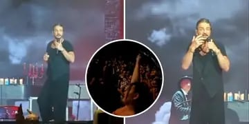 Una fan de Ricardo Arjona se sacó todo en un show y dejó mudo al cantante en plena presentación.