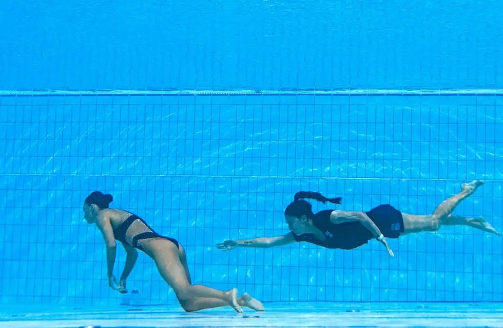 El dramático momento que se vivió en plena competencia de natación. / AFP