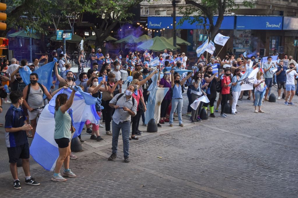 Marcha pro vida, en contra del tratamiento de una ley que garantiza el aborto seguro, legal y gratuito en Argentina.