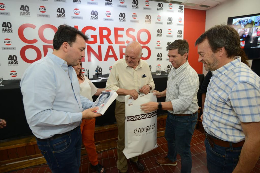 Juan Carlos Jaliff fue homenajeado a 40 años del retorno de la democracia. Foto: @TadeoGZ (X)