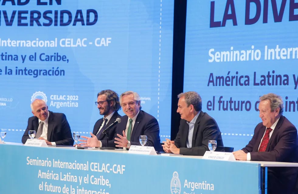 El presidente Alberto Fernández encabezó esta noche el panel de cierre del Seminario Internacional CELAC-CAF
