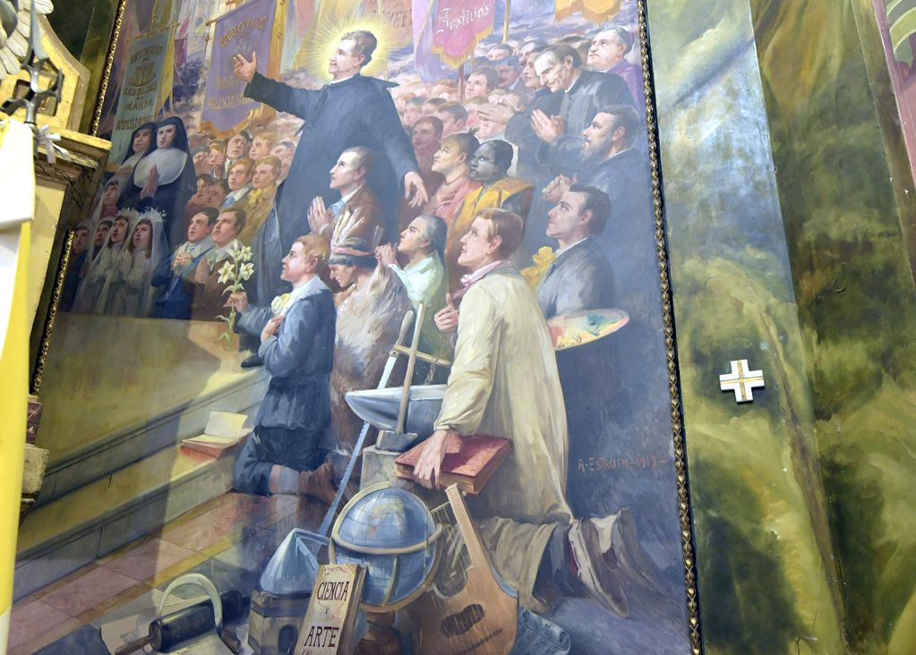 Detalle del gran mural en la iglesia de Rodeo del Medio, donde se retrató él mismo. Foto: Orlando Pelichotti