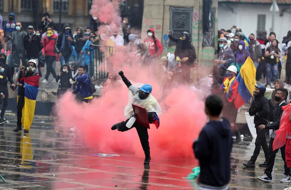 Colombia.  Continúan las protestas contra el gobierno de Iván Duque y peligra la realización de la Copa América. (AP)