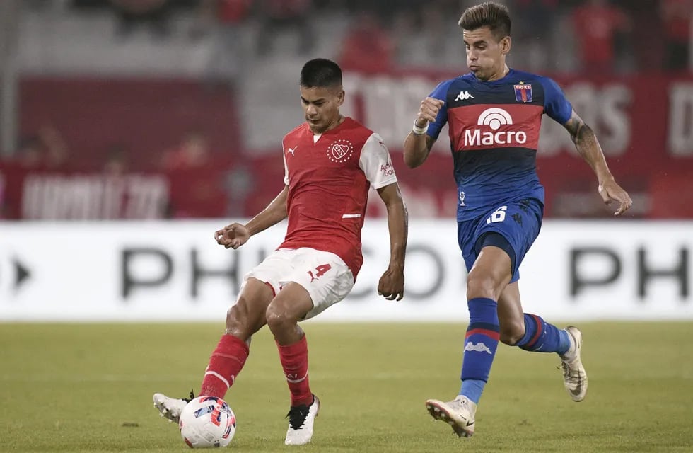 El Rojo lo ganaba con un gol de penal de Benegas, pero el VAR sancionó una mano de Barreto y le dio el empate al Matador en el último minuto. / Gentileza.