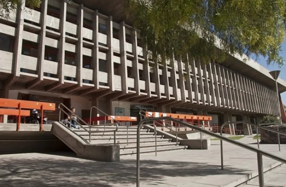 Facultad de Ciencias Políticas y Sociales UNCUYO