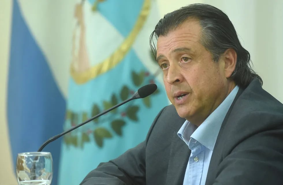 El ministro de Gobierno Victor Ibañez asegura que la obra sigue adelante.