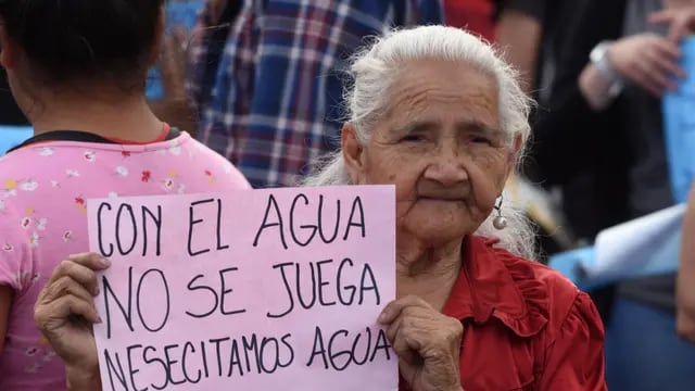 Unos dos mil habitantes del oeste capitalino firmaron un petitorio en busca de una solución de fondo. Gustavo Rogé / Los Andes