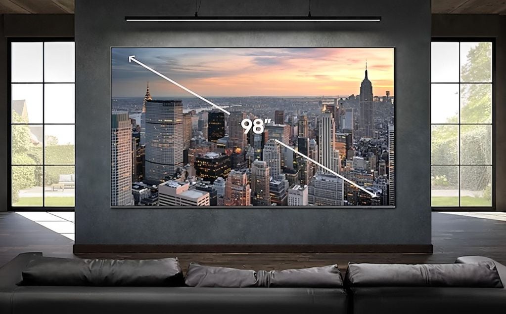 Así es el televisor de Samsung de 98 pulgadas, el más grande de Argentina y de fabricación nacional.